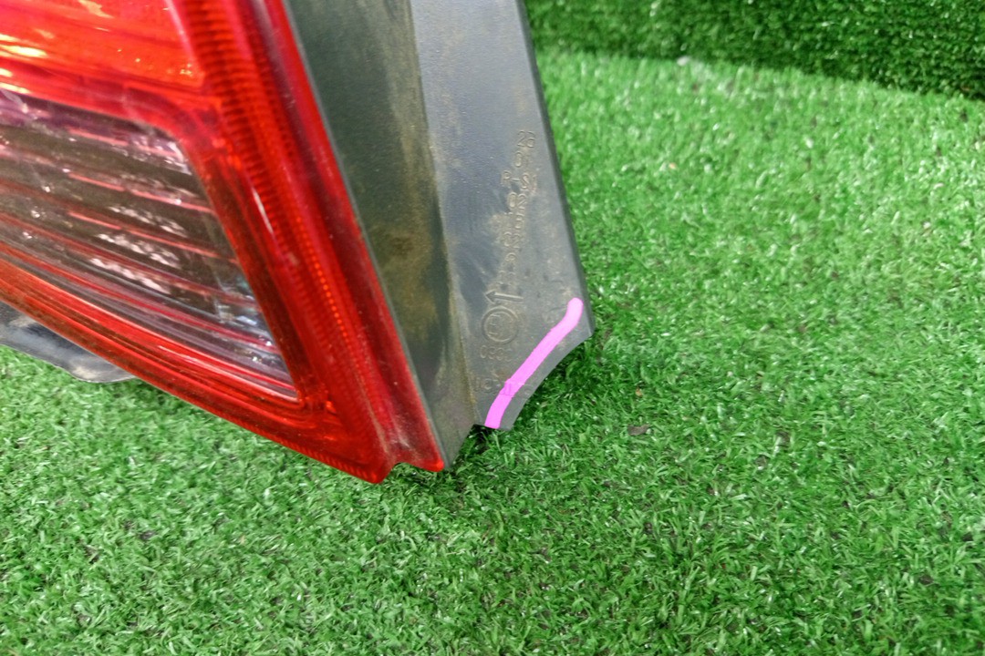 Стоп-сигнал левый задний HONDA FIT, JAZZ GD2, GD3, GD4, GD1 2 ракурс