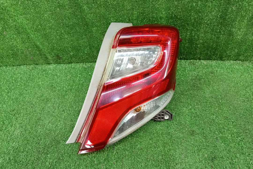 Стоп-сигнал правый задний TOYOTA VITZ, YARIS KSP130, NSP130, NSP135, NCP131 1 ракурс