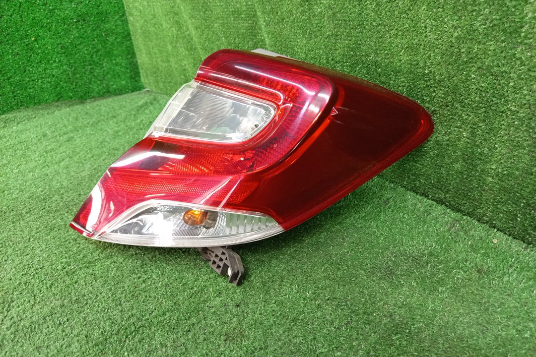 Стоп-сигнал правый задний TOYOTA VITZ, YARIS KSP130, NSP130, NSP135, NCP131 2 ракурс