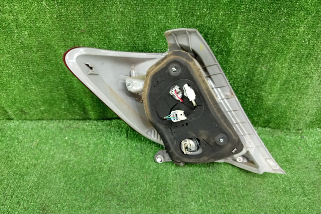 Стоп-сигнал правый задний TOYOTA VITZ, YARIS KSP130, NSP130, NSP135, NCP131 3 ракурс
