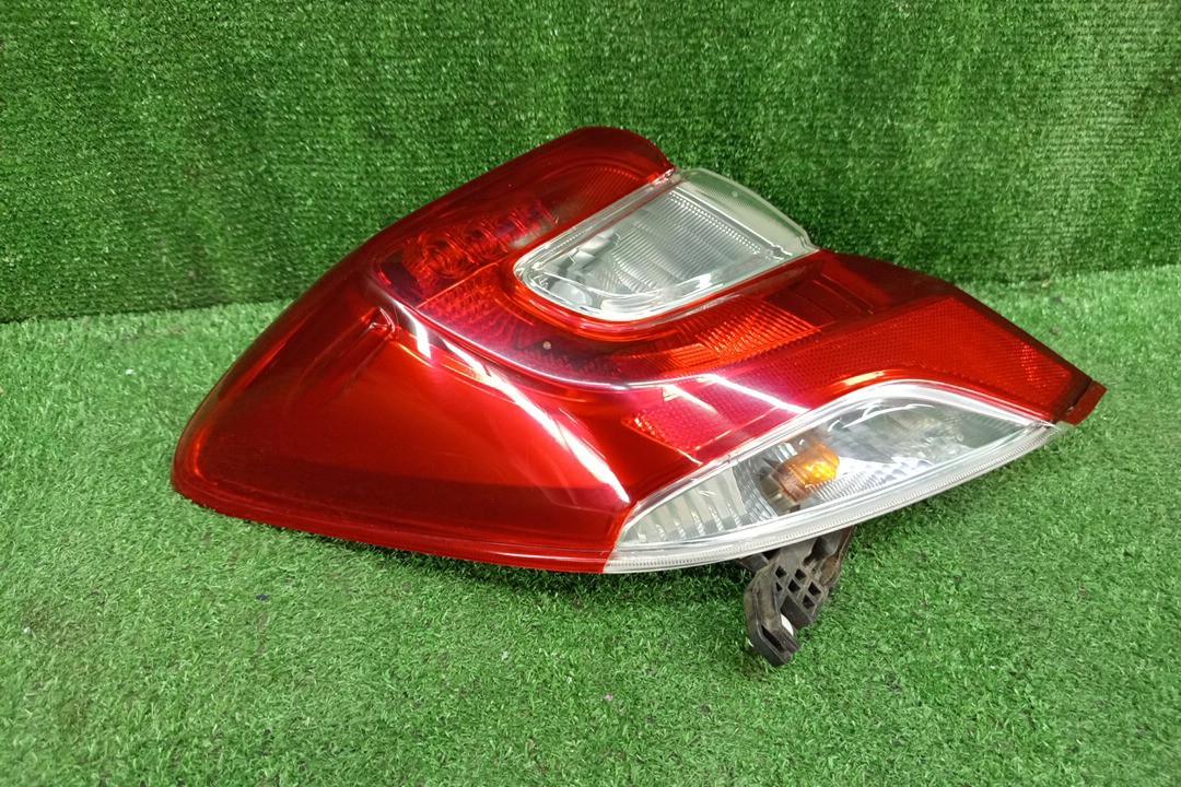 Стоп-сигнал левый задний TOYOTA VITZ, YARIS KSP130, NSP130, NSP135, NCP131 2 ракурс