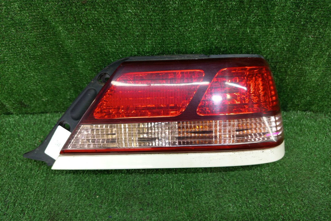 Стоп-сигнал правый задний TOYOTA CRESTA GX100, JZX100, JZX101, LX100, GX105, JZX105, SX100 1 ракурс