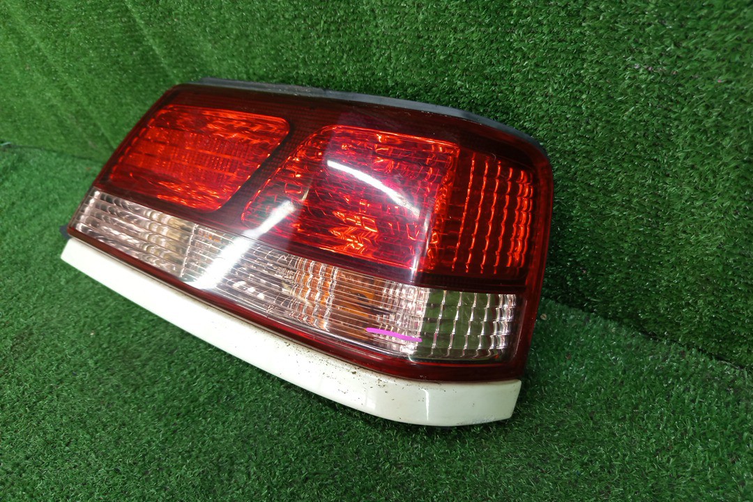 Стоп-сигнал правый задний TOYOTA CRESTA GX100, JZX100, JZX101, LX100, GX105, JZX105, SX100 2 ракурс
