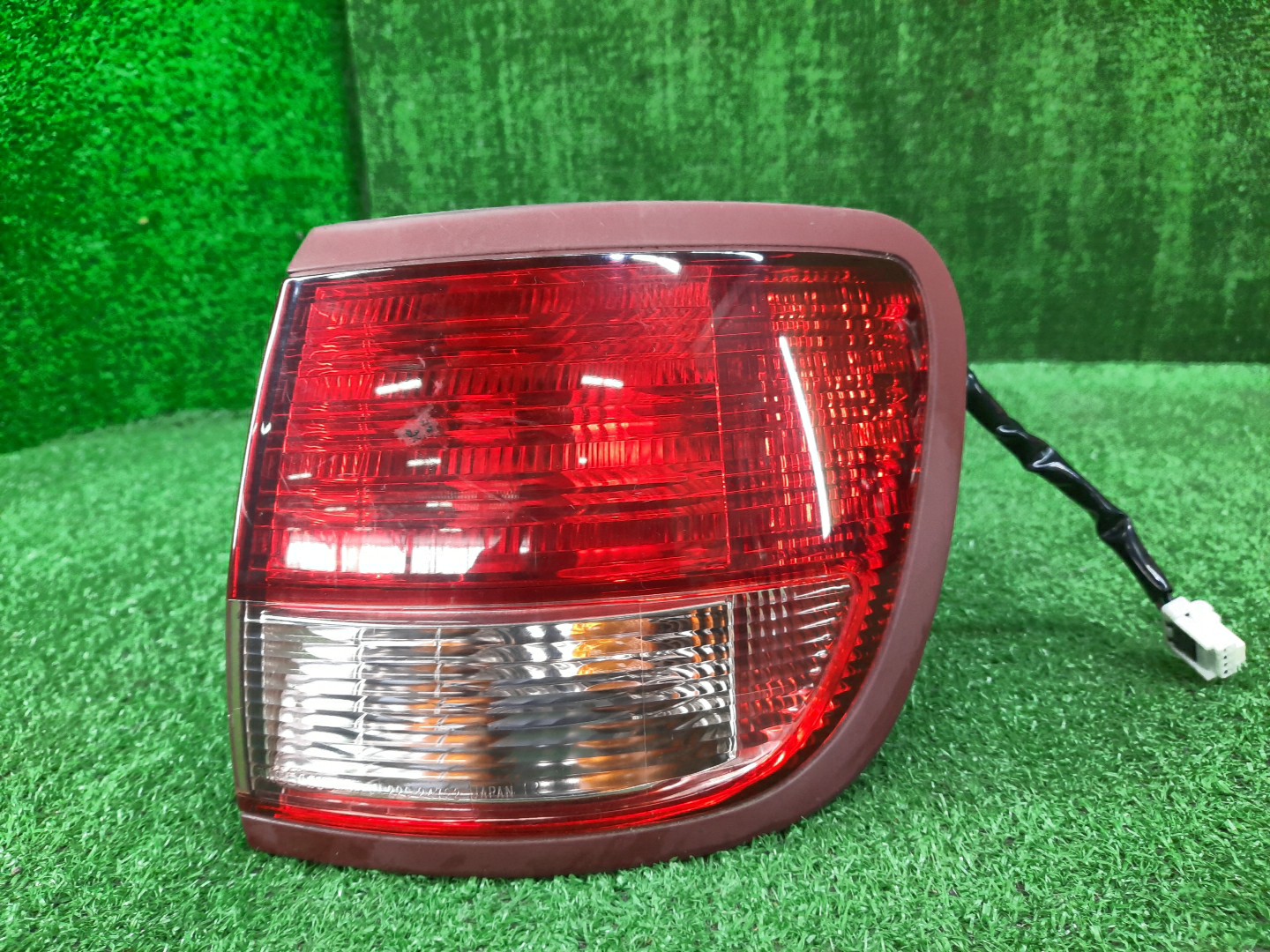 Стоп-сигнал правый задний NISSAN AVENIR, EXPERT W11, PNW11, PW11, RW11, VW11, VNW11 1 ракурс