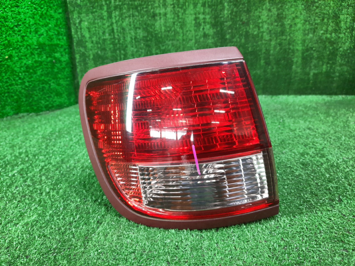 Стоп-сигнал левый задний NISSAN AVENIR, EXPERT W11, PNW11, PW11, RW11, VW11, VNW11 1 ракурс