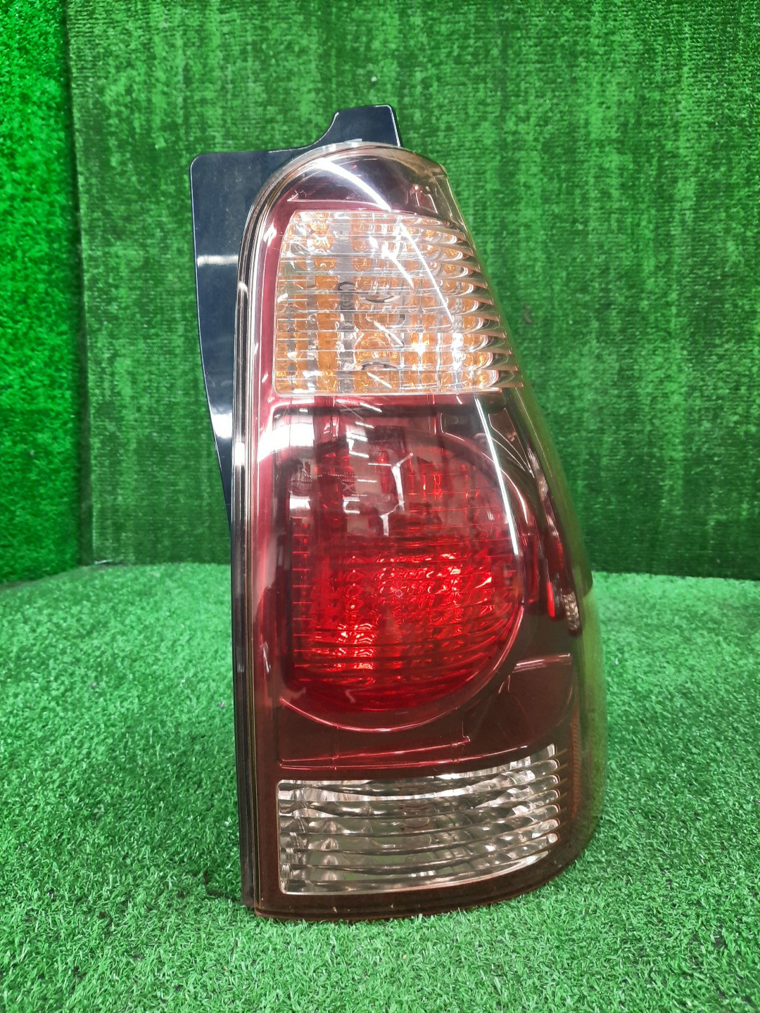 Стоп-сигнал правый задний TOYOTA HILUX SURF RZN215W, KDN215W, TRN215W, GRN215W, VZN215W 1 ракурс Стоп-сигнал правый задний TOYOTA HILUX SURF RZN215W, KDN215W, TRN215W, GRN215W, VZN215W 1 ракурс