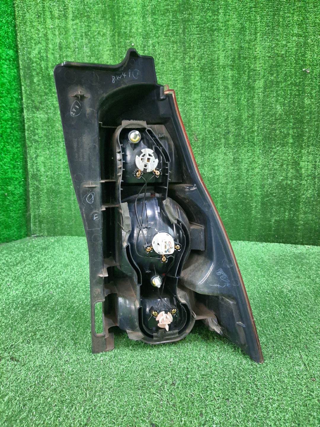 Стоп-сигнал левый задний TOYOTA HILUX SURF RZN215W, KDN215W, TRN215W, GRN215W, VZN215W 3 ракурс Стоп-сигнал левый задний TOYOTA HILUX SURF RZN215W, KDN215W, TRN215W, GRN215W, VZN215W 3 ракурс