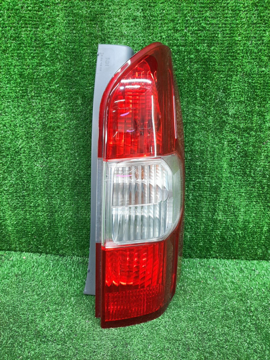 Стоп-сигнал правый задний TOYOTA PROBOX, SUCCEED NSP160V, NCP160V, NCP165V, NHP160V 1 ракурс