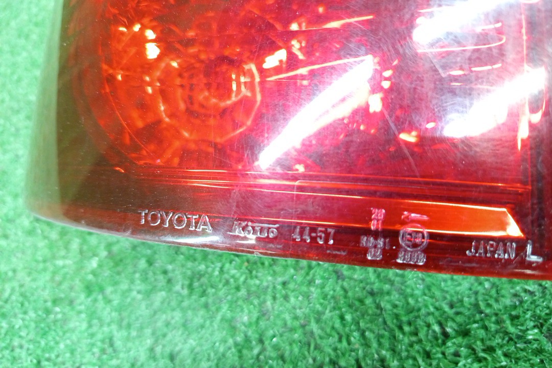 Стоп-сигнал левый задний TOYOTA IPSUM ACM21W, ACM26W 3 ракурс
