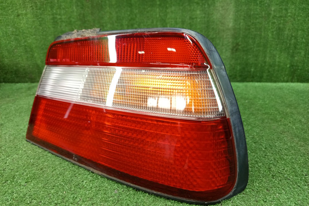 Стоп-сигнал правый задний NISSAN BLUEBIRD SU14, QU14, ENU14, HU14, HNU14, EU14 2 ракурс