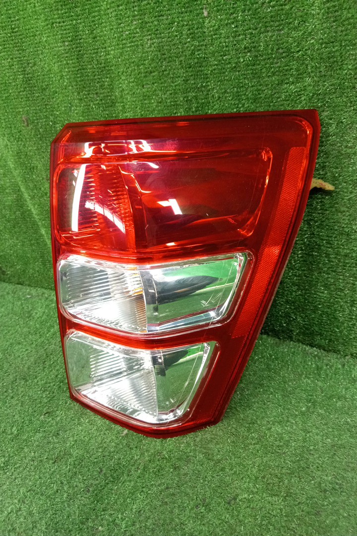 Стоп-сигнал правый задний SUZUKI ESCUDO, GRAND VITARA TDB4W, TD94W, TD54W, TDA4W, TDB4, TE94, TD54, JT 2 ракурс