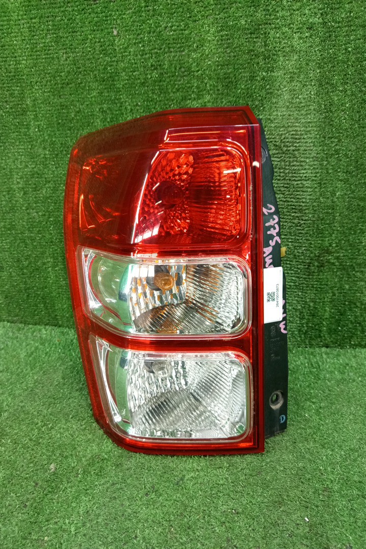 Стоп-сигнал левый задний SUZUKI ESCUDO, GRAND VITARA TDB4W, TD94W, TD54W, TDA4W, TDB4, TE94, TD54, JT 1 ракурс