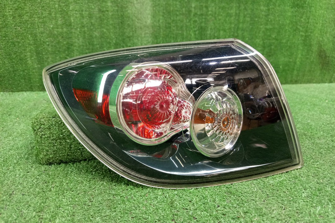 Стоп-сигнал левый задний MAZDA AXELA, MAZDA 3, 3 BK5P, BK3P, BKEP, BK WAGON 2 ракурс