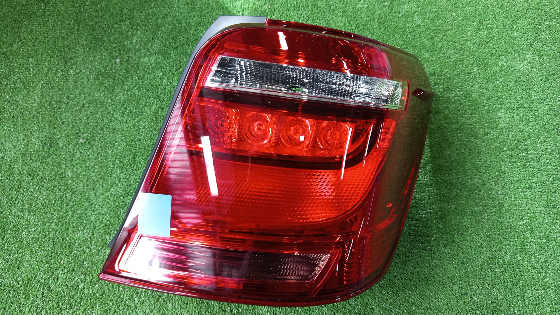 Стоп-сигнал правый задний TOYOTA COROLLA  AXIO NZE161, NZE164, NRE161, NKE165, NRE160 81551-12D00 1 ракурс