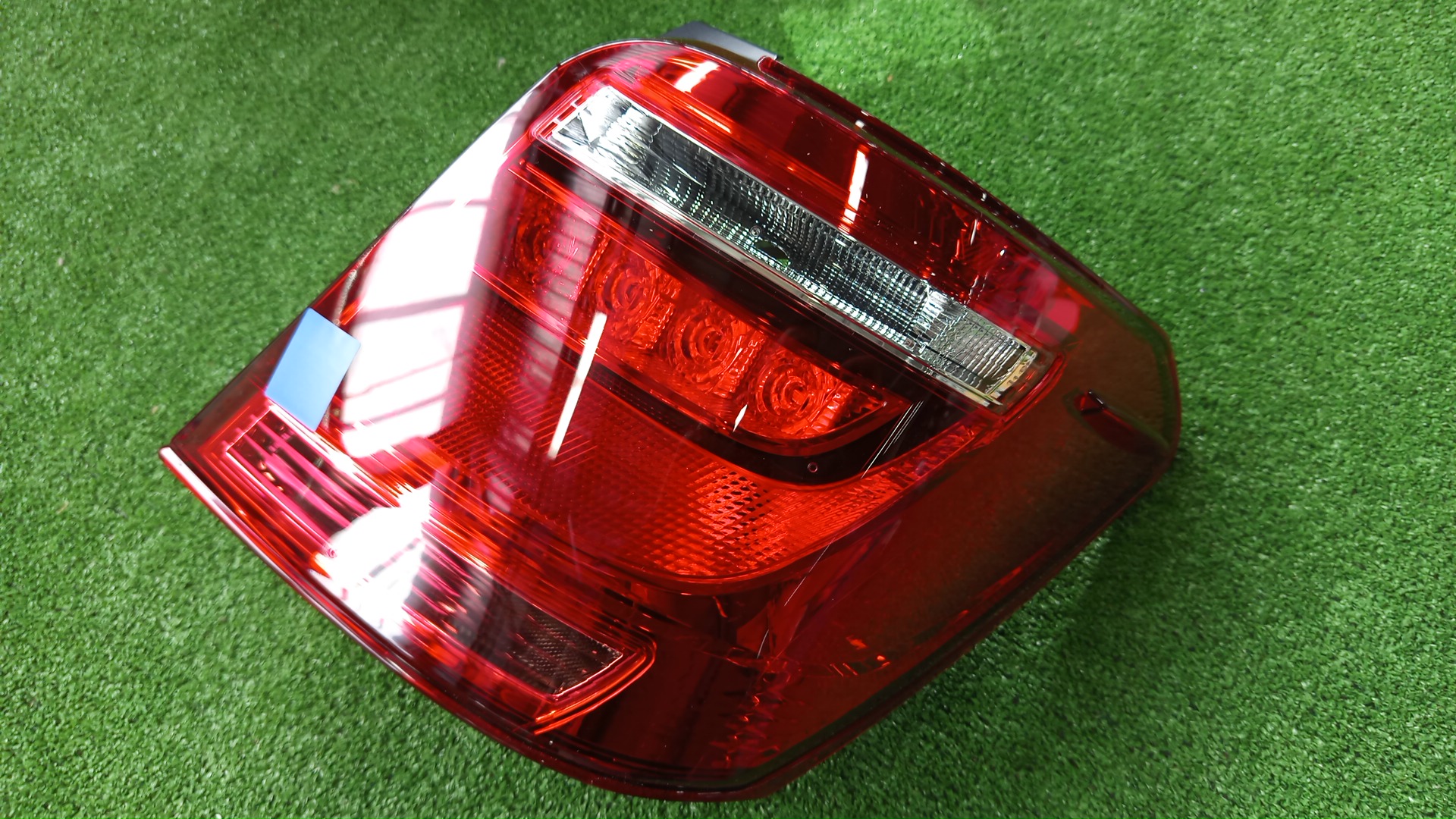 Стоп-сигнал правый задний TOYOTA COROLLA  AXIO NZE161, NZE164, NRE161, NKE165, NRE160 81551-12D00 2 ракурс