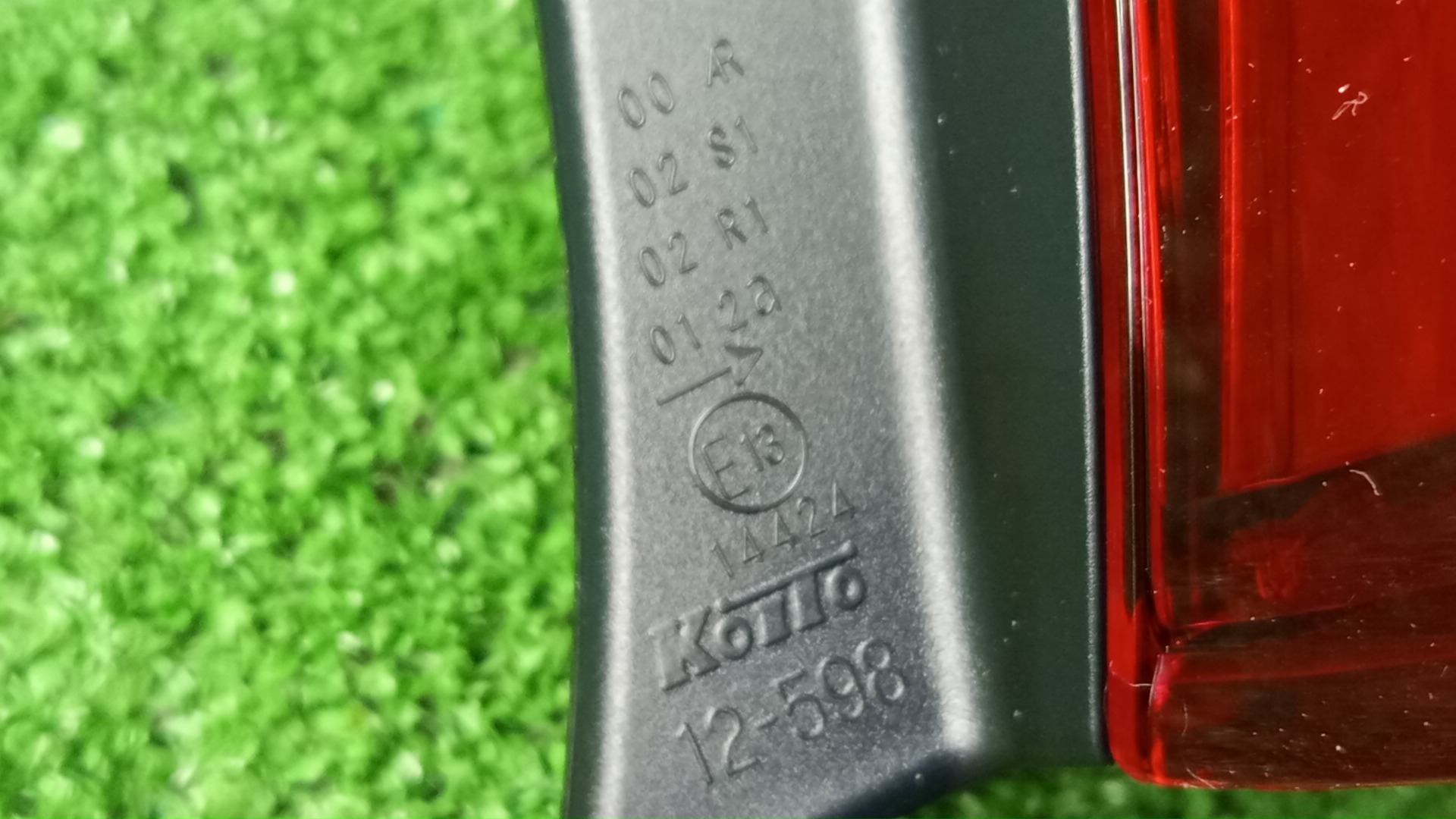 Стоп-сигнал правый задний TOYOTA COROLLA  AXIO NZE161, NZE164, NRE161, NKE165, NRE160 81551-12D00 5 ракурс
