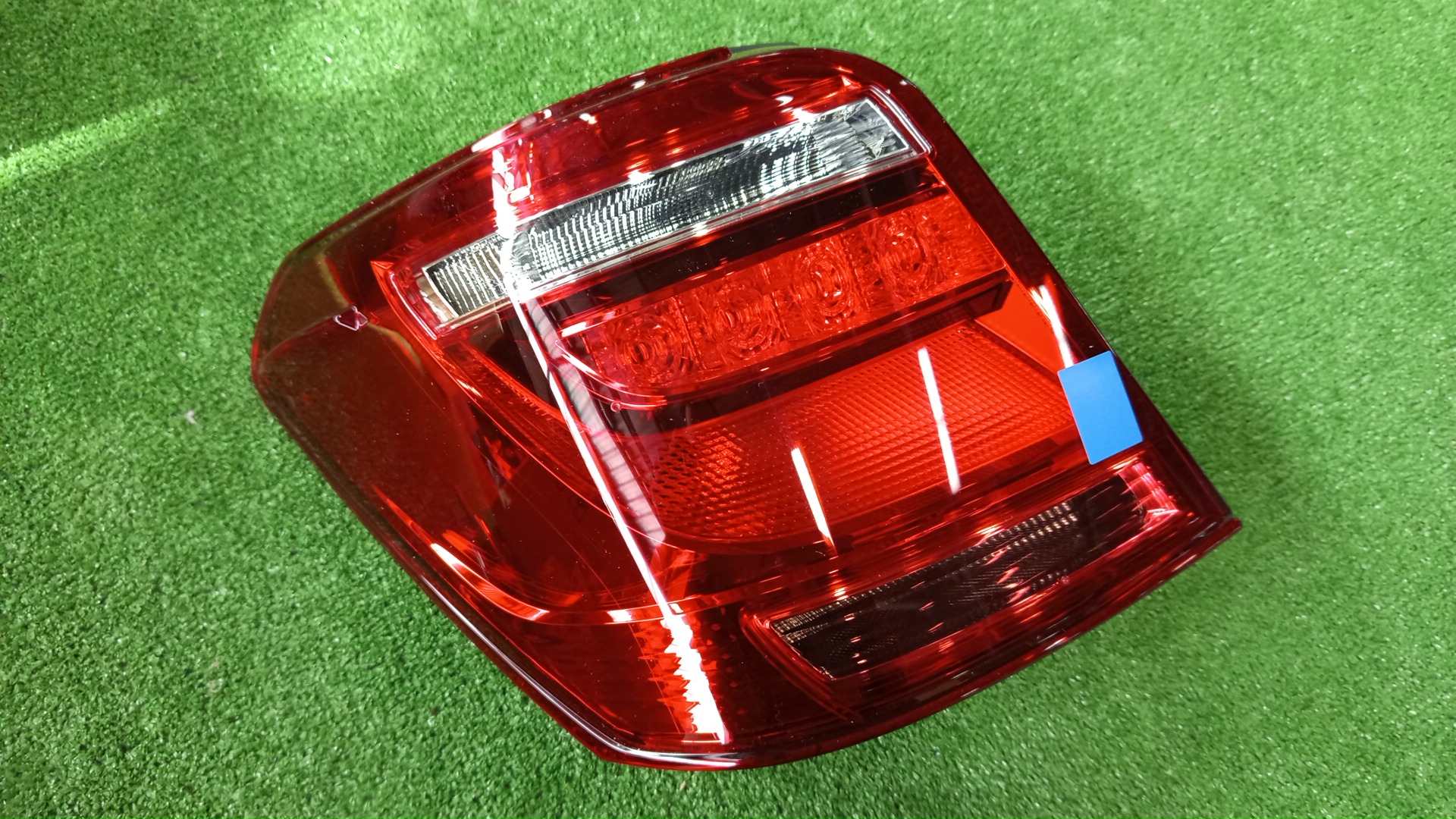 Стоп-сигнал левый задний TOYOTA COROLLA  AXIO NZE161, NZE164, NRE161, NKE165, NRE160 81561-12D00 2 ракурс
