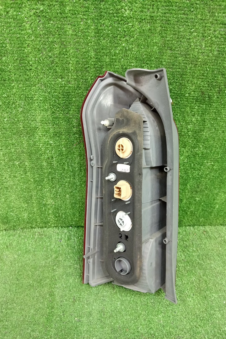 Стоп-сигнал правый задний TOYOTA PROBOX NCP51V, NCP58G, NCP55V, NCP50V, NCP59G, NLP51 3 ракурс