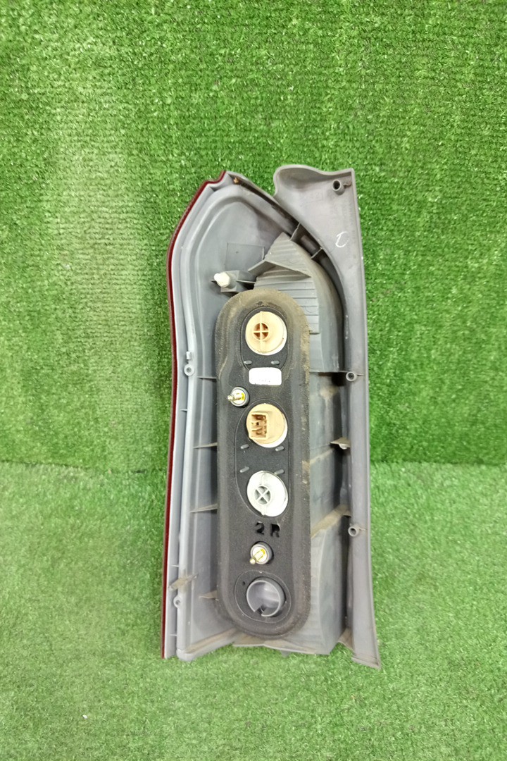 Стоп-сигнал правый задний TOYOTA PROBOX NCP51V, NCP58G, NCP55V, NCP50V, NCP59G, NLP51 3 ракурс