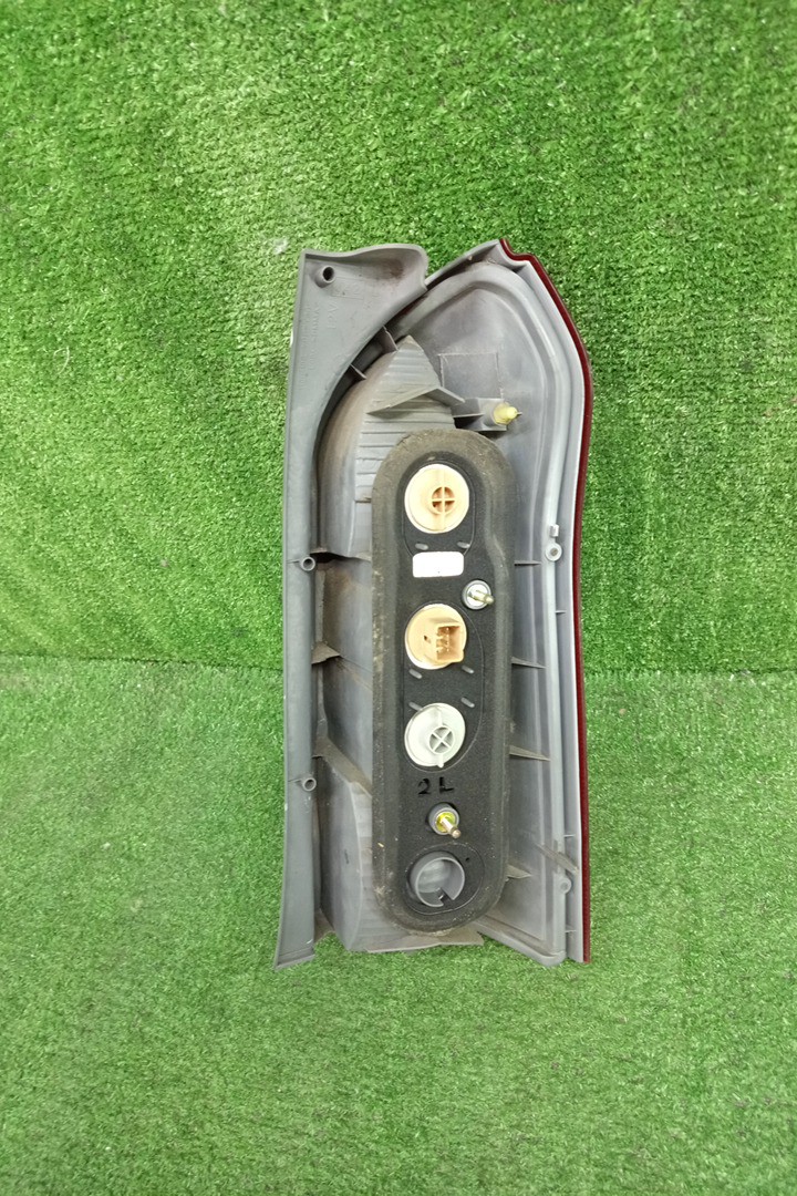 Стоп-сигнал левый задний TOYOTA PROBOX NCP51V, NCP58G, NCP55V, NCP50V, NCP59G, NLP51 3 ракурс