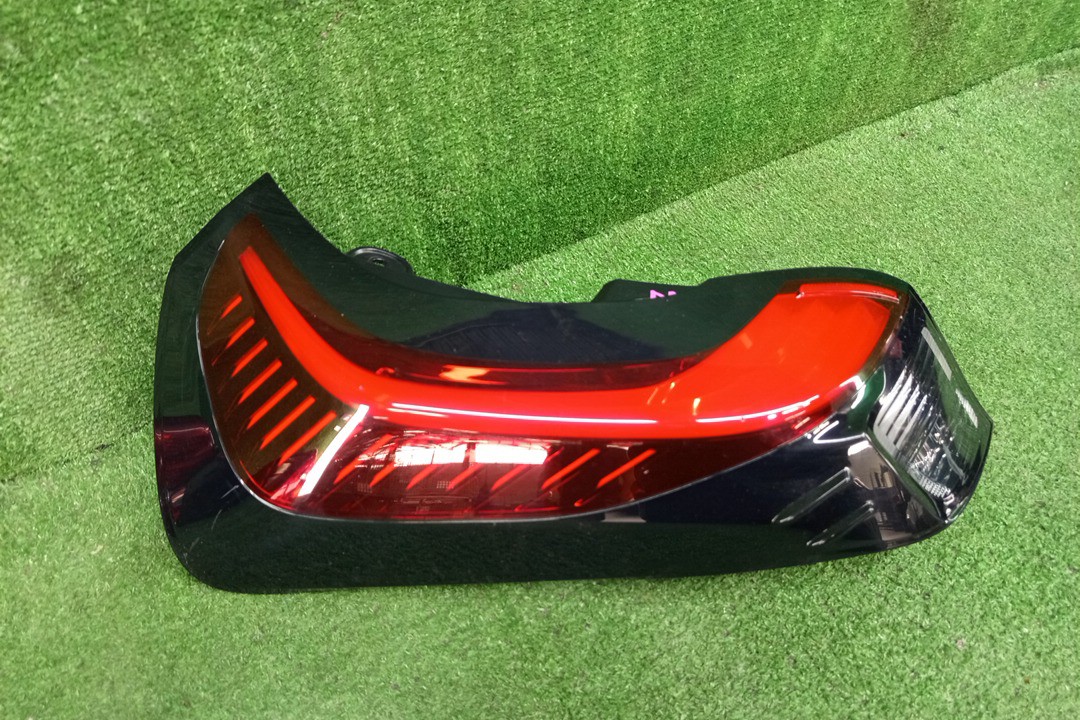 Стоп-сигнал левый задний TOYOTA AQUA MXPK11 2 ракурс