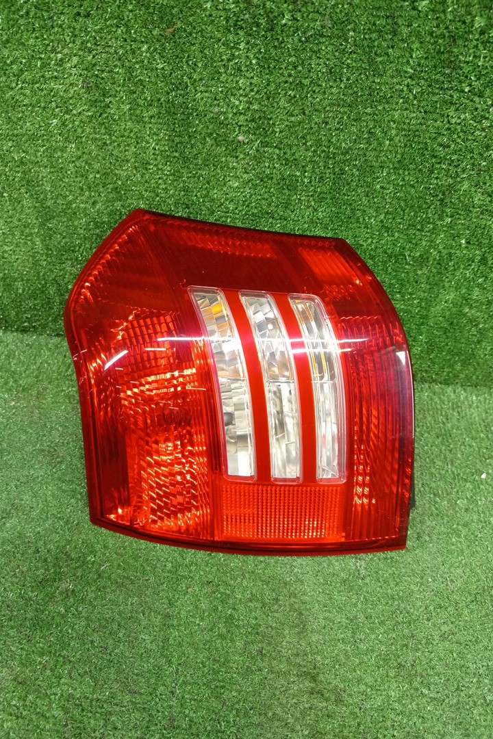 Стоп-сигнал левый задний TOYOTA ALLEX, COROLLA RUNX ZZE124, NZE121, ZZE122, ZZE123, NZE124 3 ракурс