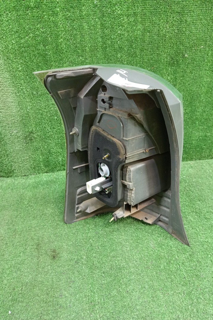 Стоп-сигнал правый задний TOYOTA WISH ZRE152N, S500U, ZNE10, ZNE14, ANE10G, ZNE10G, ANE11W, ZNE14G 2 ракурс