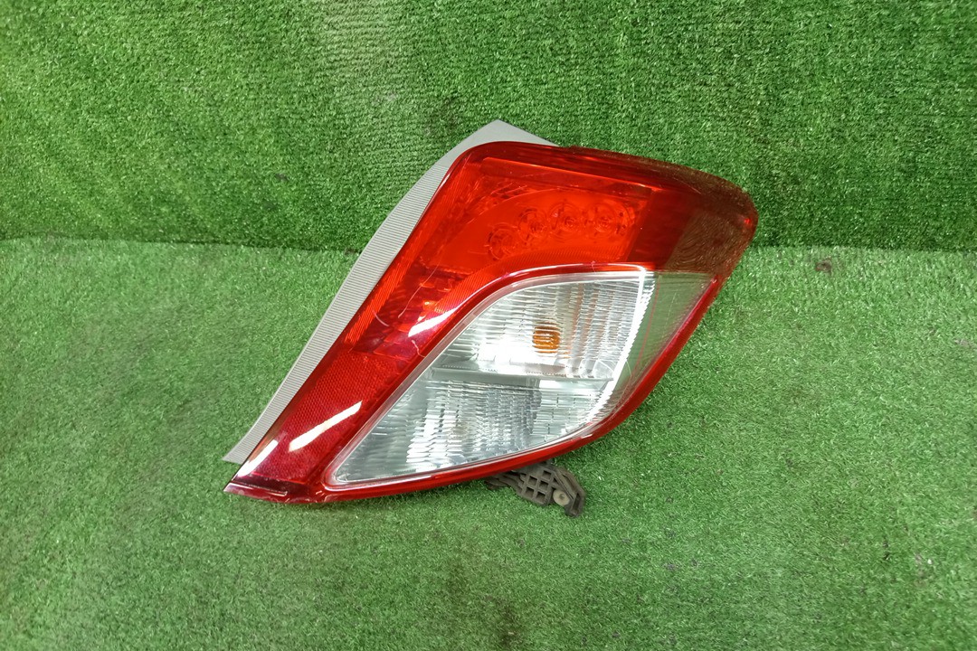 Стоп-сигнал правый задний TOYOTA VITZ, YARIS KSP130, NSP130, NSP135, NCP131 1 ракурс