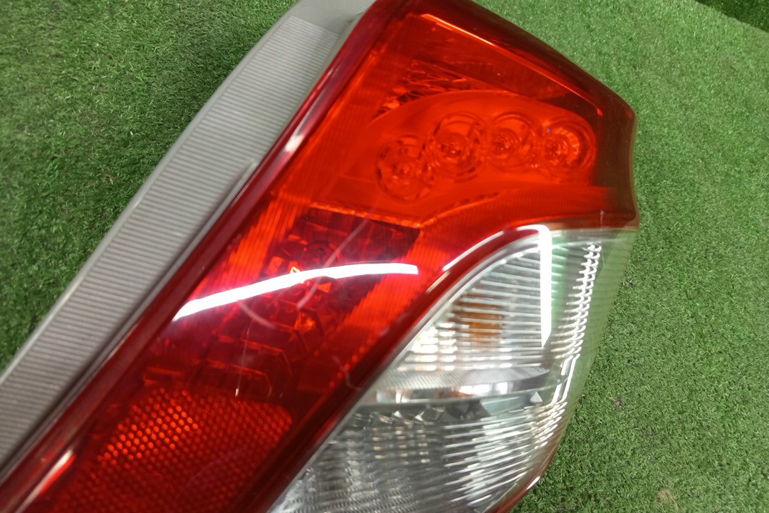 Стоп-сигнал правый задний TOYOTA VITZ, YARIS KSP130, NSP130, NSP135, NCP131 3 ракурс