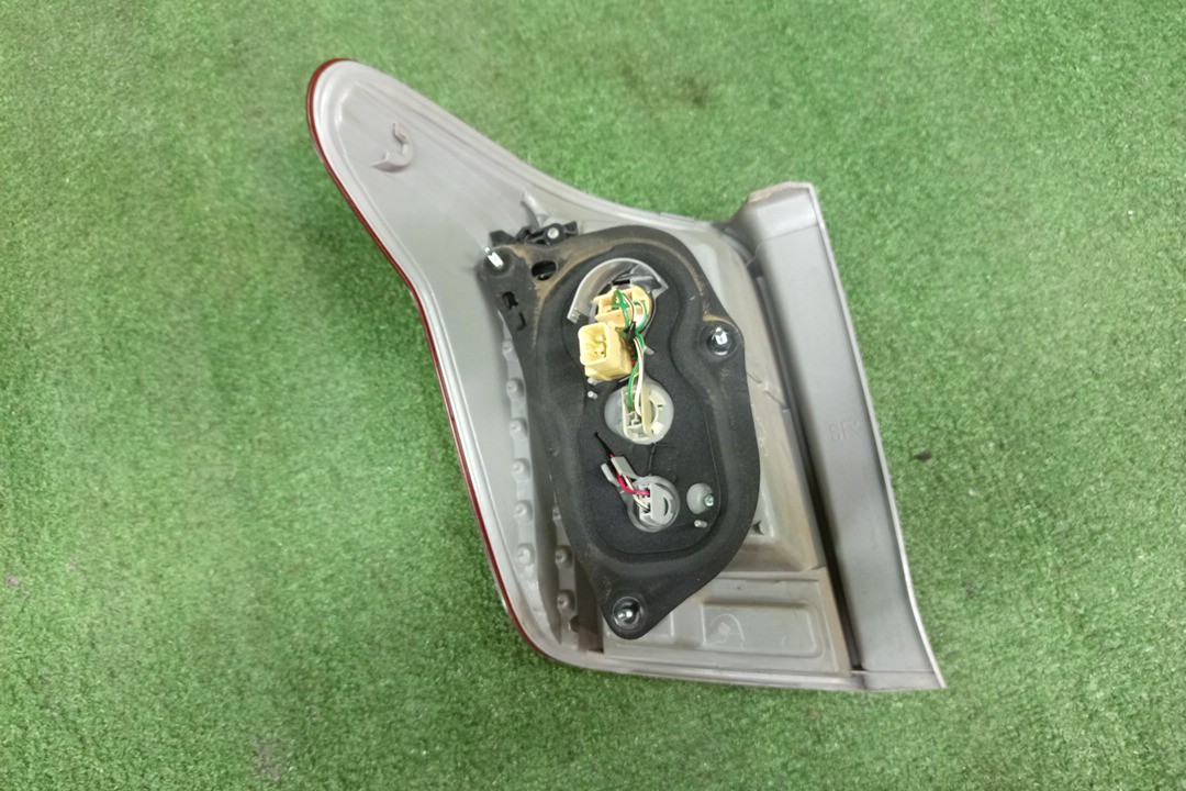 Стоп-сигнал правый задний TOYOTA COROLLA FIELDER, FIELDER ZRE144G, ZRE142G, NZE144G, NZE141G 2 ракурс