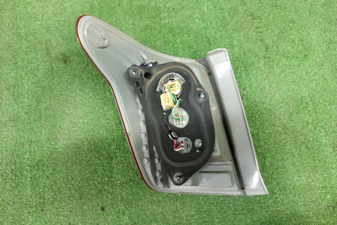 Стоп-сигнал правый задний TOYOTA COROLLA FIELDER, FIELDER ZRE144G, ZRE142G, NZE144G, NZE141G 2 ракурс