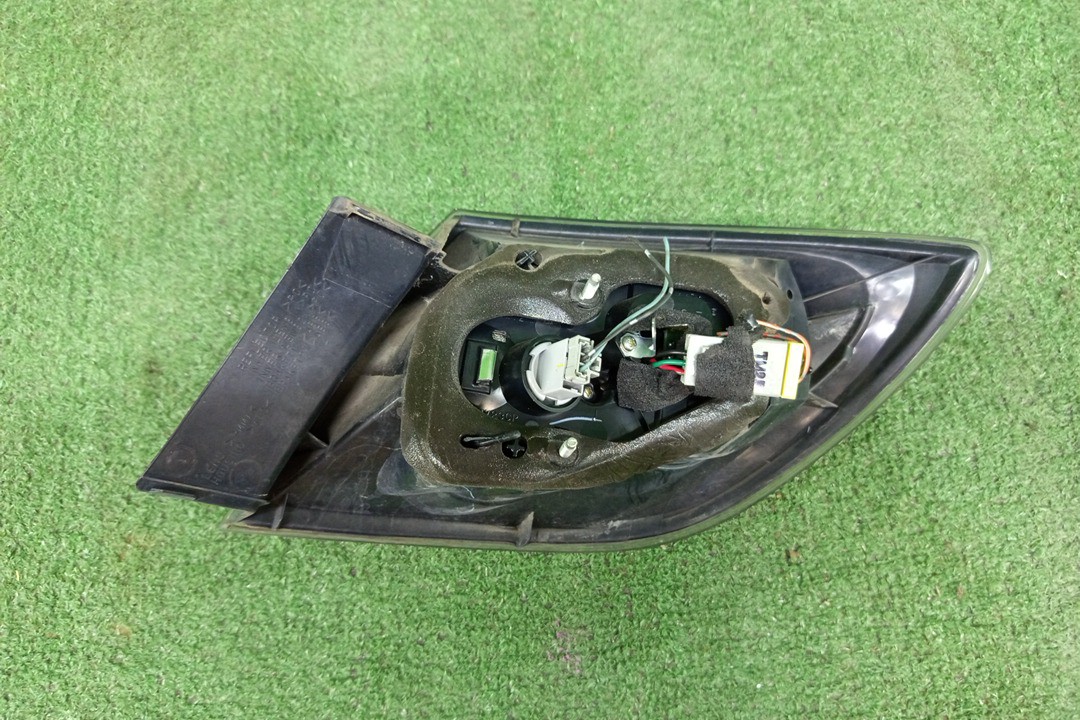 Стоп-сигнал левый задний MAZDA AXELA, MAZDA3, 3 BK5P, BK3P, BKEP, BK 2 ракурс