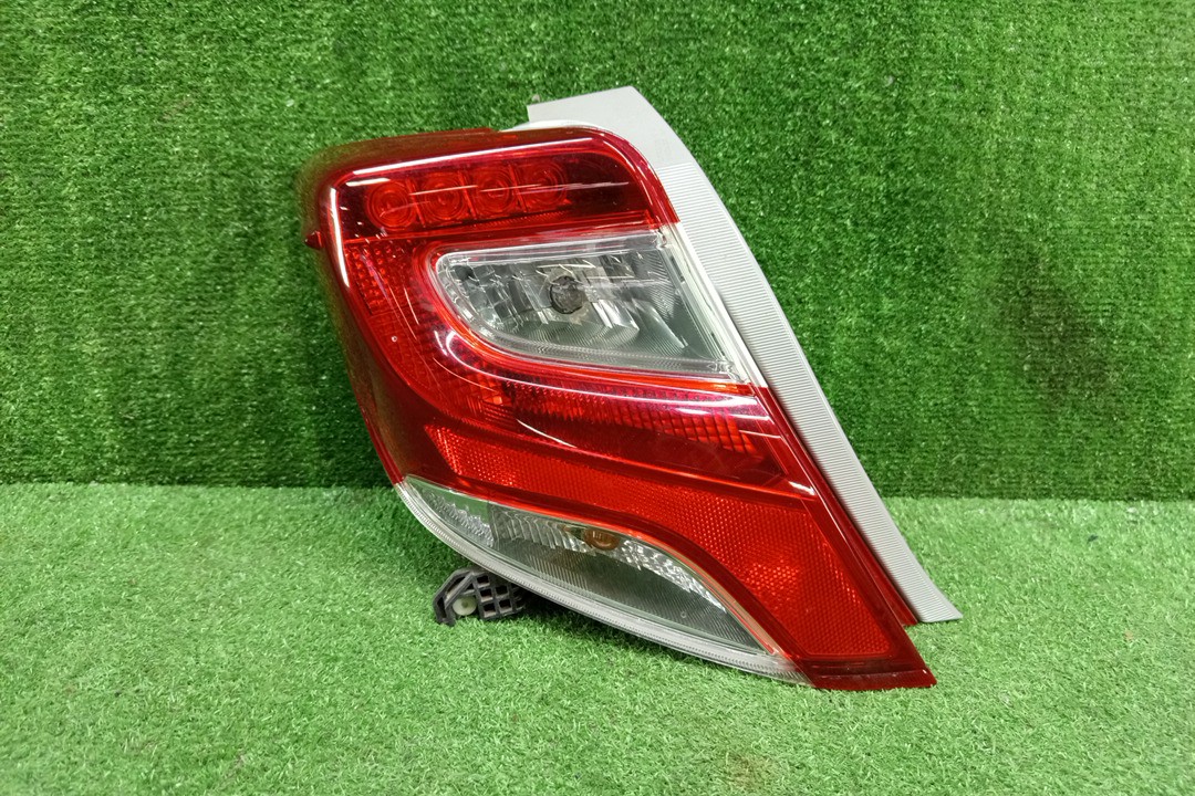 Стоп-сигнал левый задний TOYOTA VITZ, YARIS KSP130, NSP130, NSP135, NCP131 1 ракурс