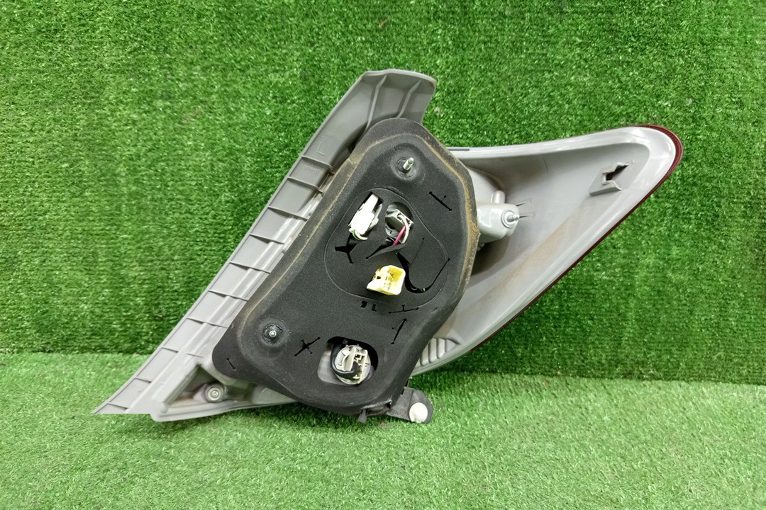 Стоп-сигнал левый задний TOYOTA VITZ, YARIS KSP130, NSP130, NSP135, NCP131 3 ракурс