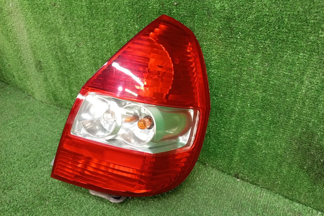 Стоп-сигнал правый задний HONDA FIT, JAZZ GD2, GD3, GD4, GD1 2 ракурс Стоп-сигнал правый задний HONDA FIT, JAZZ GD2, GD3, GD4, GD1 2 ракурс