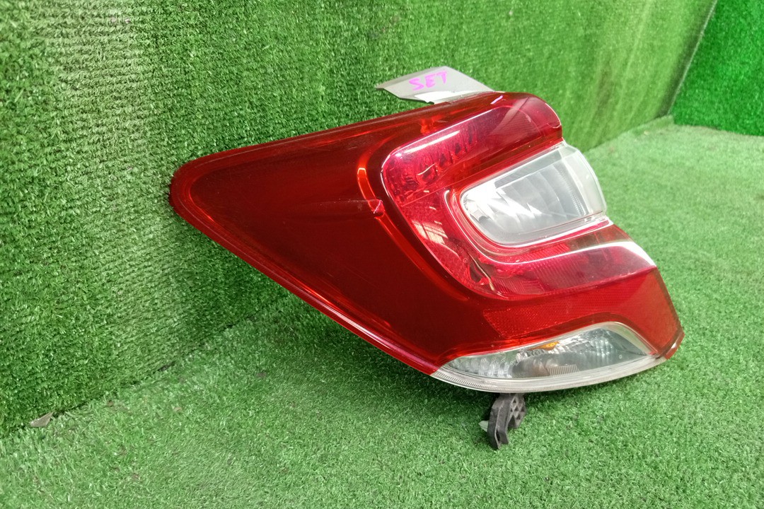 Стоп-сигнал левый задний TOYOTA VITZ, YARIS KSP130, NSP130, NSP135, NCP131 2 ракурс