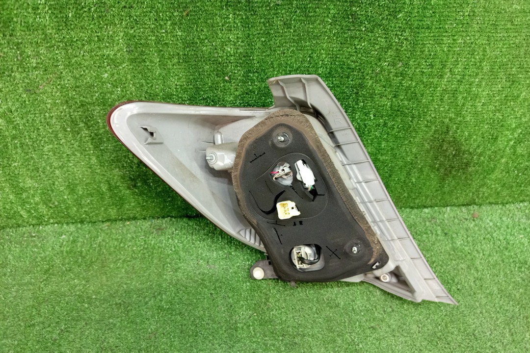 Стоп-сигнал правый задний TOYOTA VITZ, YARIS KSP130, NSP130, NSP135, NCP131 4 ракурс