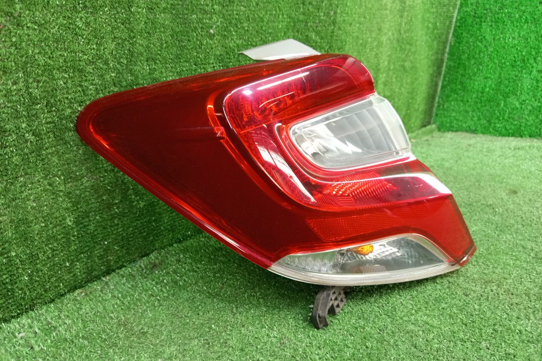 Стоп-сигнал левый задний TOYOTA VITZ, YARIS KSP130, NSP130, NSP135, NCP131 2 ракурс