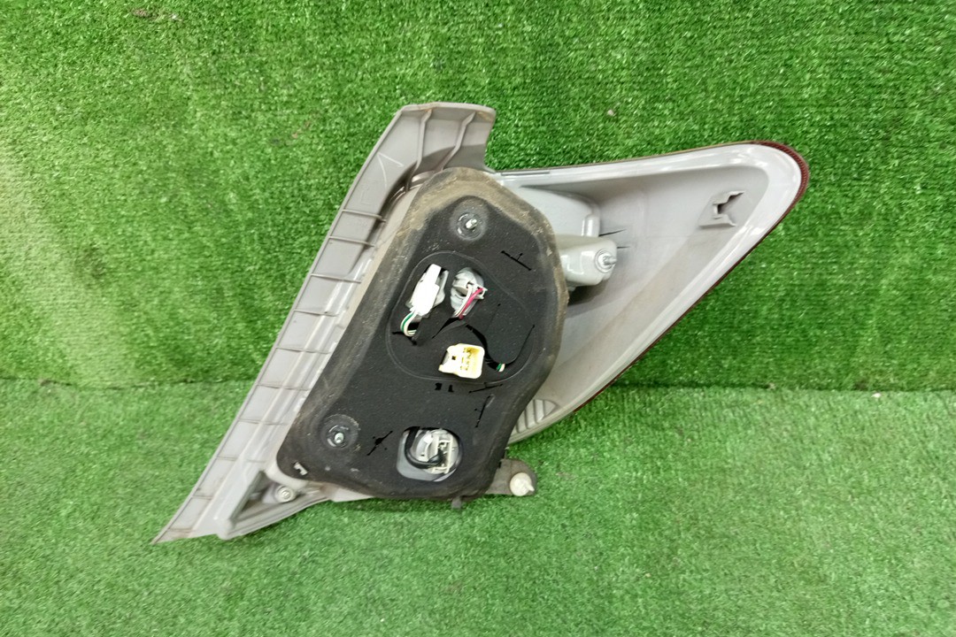 Стоп-сигнал левый задний TOYOTA VITZ, YARIS KSP130, NSP130, NSP135, NCP131 3 ракурс