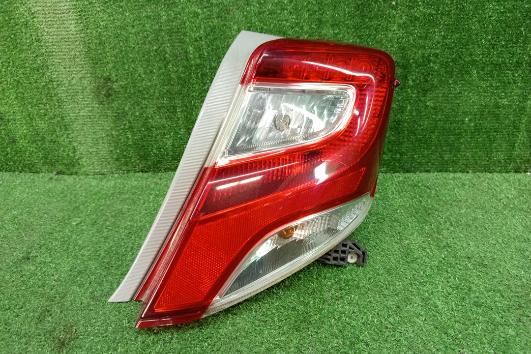 Стоп-сигнал правый задний TOYOTA VITZ, YARIS KSP130, NSP130, NSP135, NCP131 1 ракурс