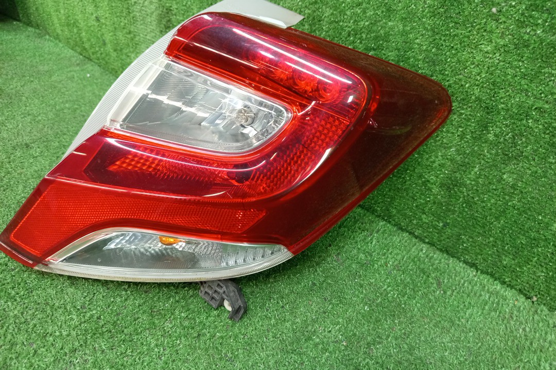 Стоп-сигнал правый задний TOYOTA VITZ, YARIS KSP130, NSP130, NSP135, NCP131 2 ракурс