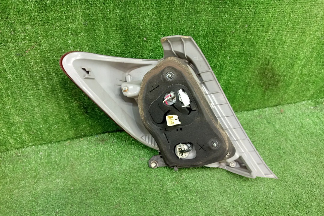 Стоп-сигнал правый задний TOYOTA VITZ, YARIS KSP130, NSP130, NSP135, NCP131 3 ракурс
