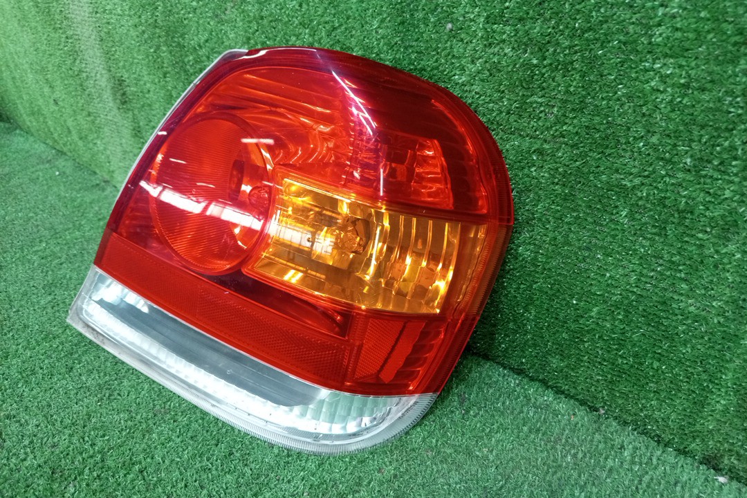Стоп-сигнал правый задний TOYOTA PLATZ NCP12, SCP11, NCP16 2 ракурс