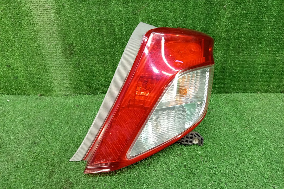 Стоп-сигнал правый задний TOYOTA VITZ, YARIS KSP130, NSP130, NSP135, NCP131 1 ракурс