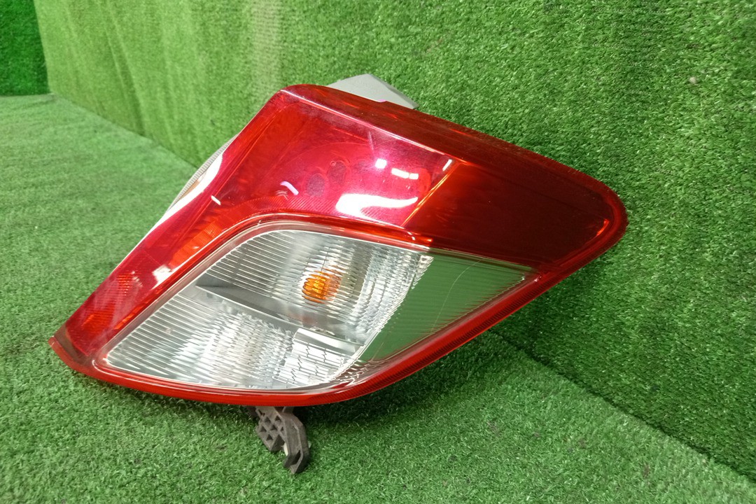 Стоп-сигнал правый задний TOYOTA VITZ, YARIS KSP130, NSP130, NSP135, NCP131 2 ракурс