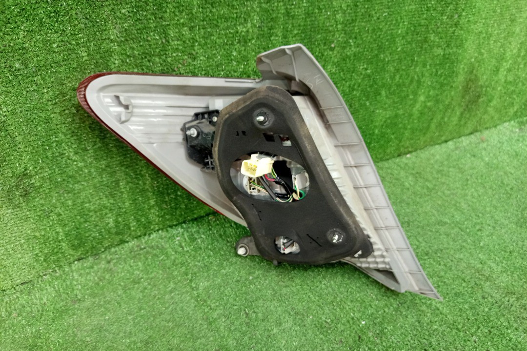 Стоп-сигнал правый задний TOYOTA VITZ, YARIS KSP130, NSP130, NSP135, NCP131 4 ракурс