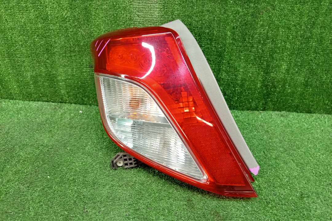 Стоп-сигнал левый задний TOYOTA VITZ, YARIS KSP130, NSP130, NSP135, NCP131 1 ракурс