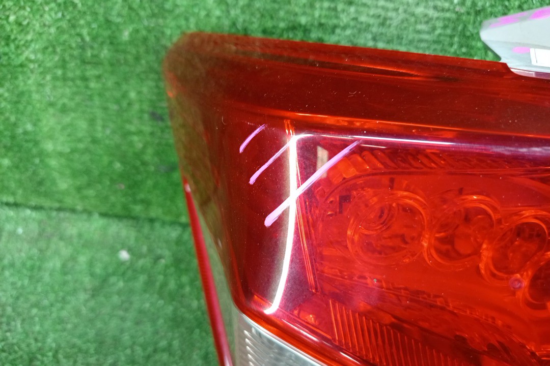 Стоп-сигнал левый задний TOYOTA VITZ, YARIS KSP130, NSP130, NSP135, NCP131 4 ракурс