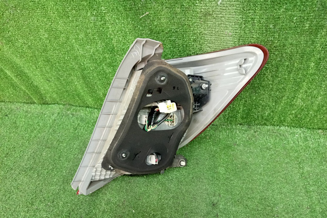 Стоп-сигнал левый задний TOYOTA VITZ, YARIS KSP130, NSP130, NSP135, NCP131 5 ракурс