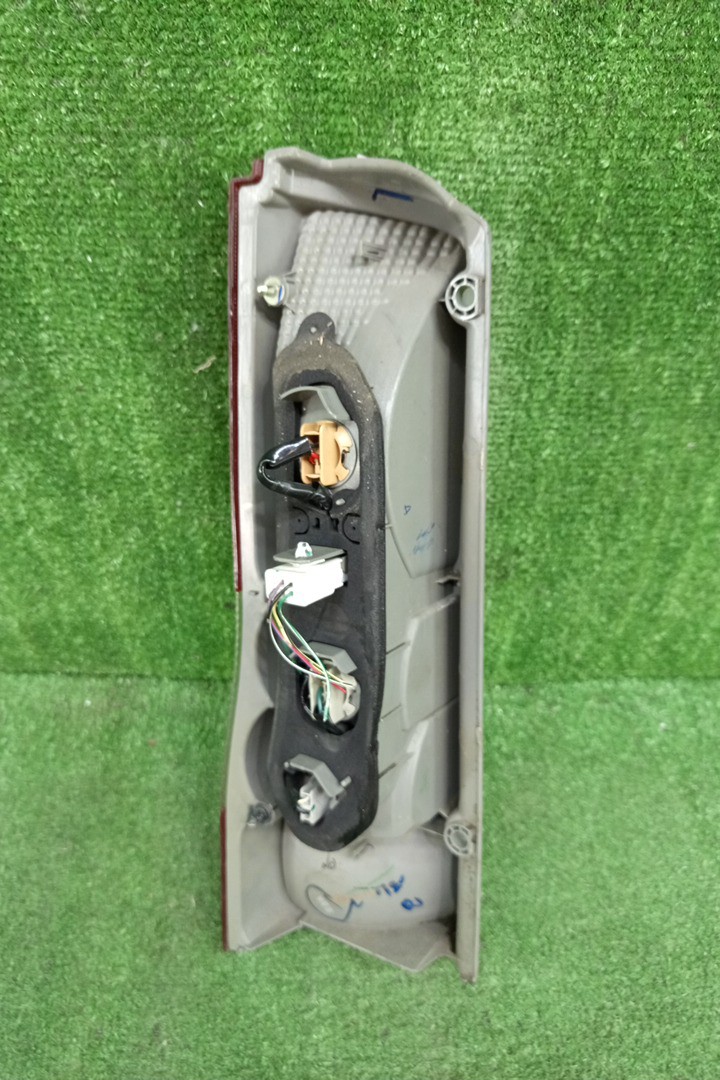 Стоп-сигнал правый задний TOYOTA LITE ACE, TOWN ACE S402M, S412M 2 ракурс
